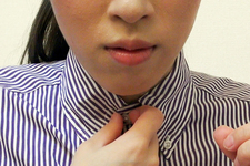 To put on a buttoned up collar shirts women ~waka~